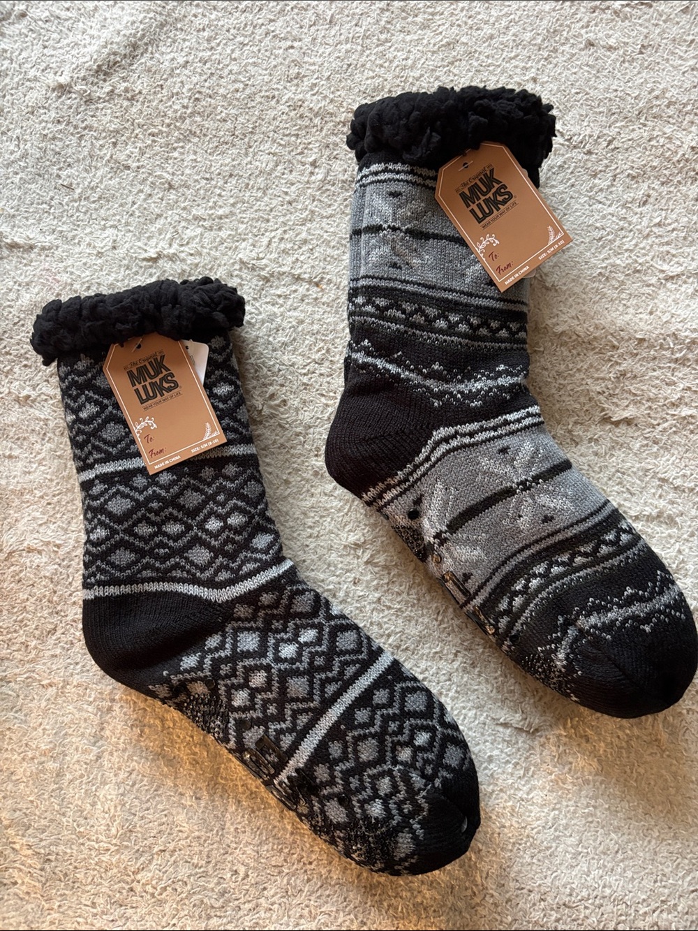 Muk Luks Men’s Black & Gray Patterned Sherpa-Trim Cozy Socks